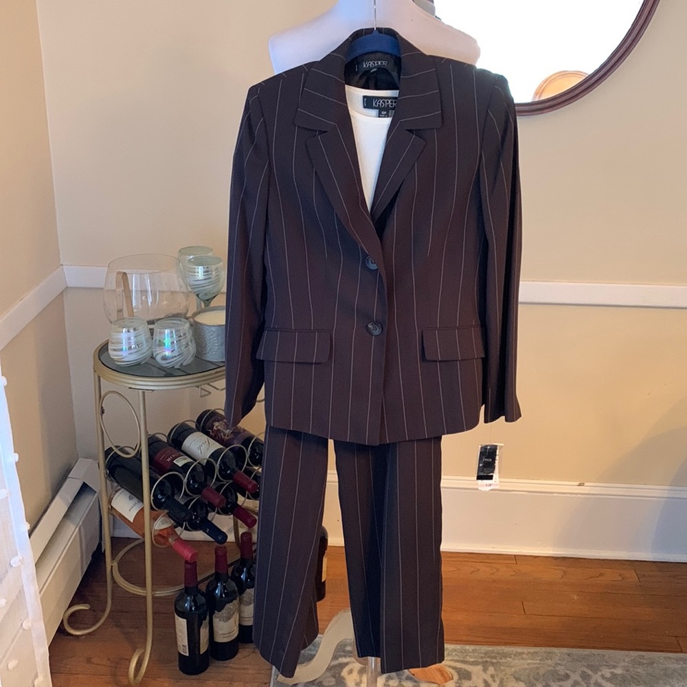 NWT Kasper Size 10Petite 3 Piece Pantsuit New and beautiful!